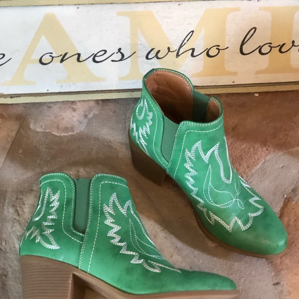 Green SZ 7.5 Embroidered Western Ankle Booties